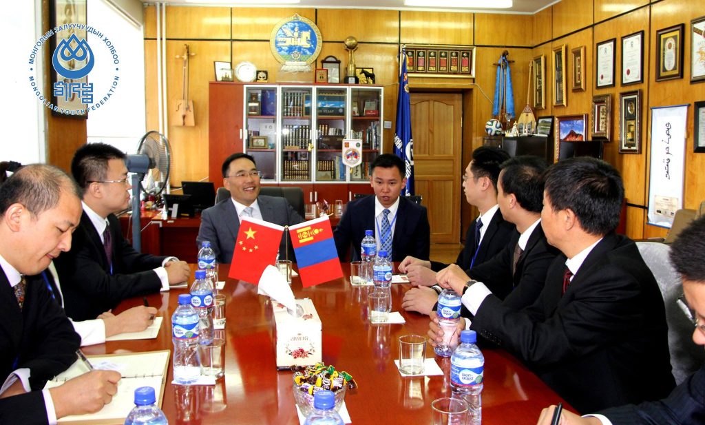 Манай улсад айлчилж буй Хятадын 60 залуу МЗХ-нд саатлаа